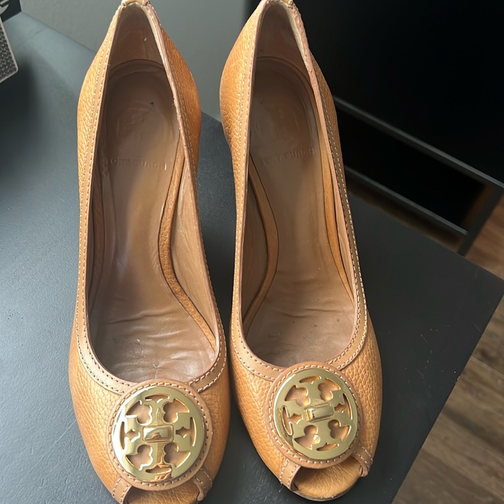 Women’s Tory Burch Shoes Sally Wedge Carmel Size 8